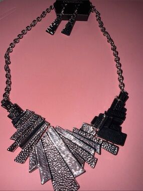 paparazzi Silver Textured Geometric Fan Necklace